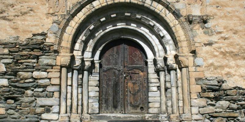 Portalada romànica de l'església de Sant Lliser