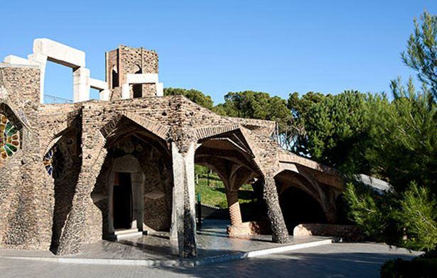 Cripta de la colònia Güell Cripta de la colònia Güell