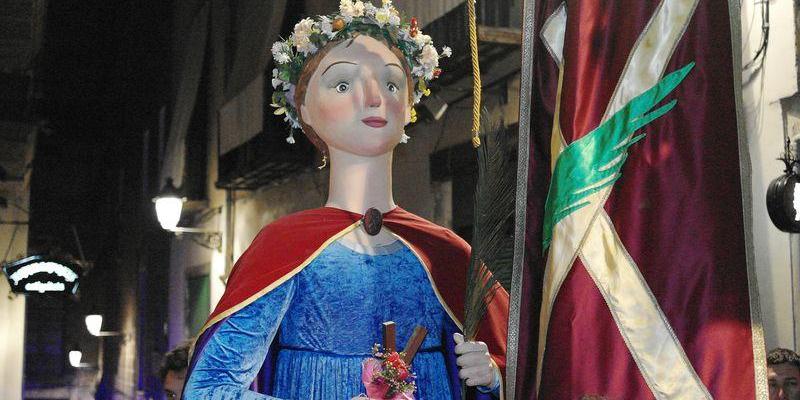 Gegantona que recorda Santa Eulàlia