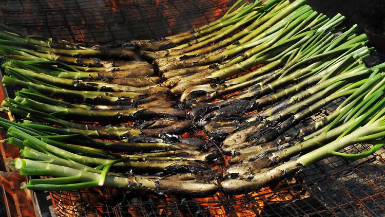 El cap de setmana és un bon moment per fer una calçotada