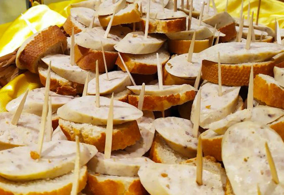 L'inici del Carnaval va acompanyat tradicionalment de botifarra d'ou L'inici del Carnaval va acompanyat tradicionalment de botifarra d'ou