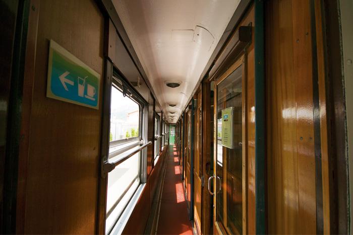 Interior d'un dels vagons del Tren dels llacs