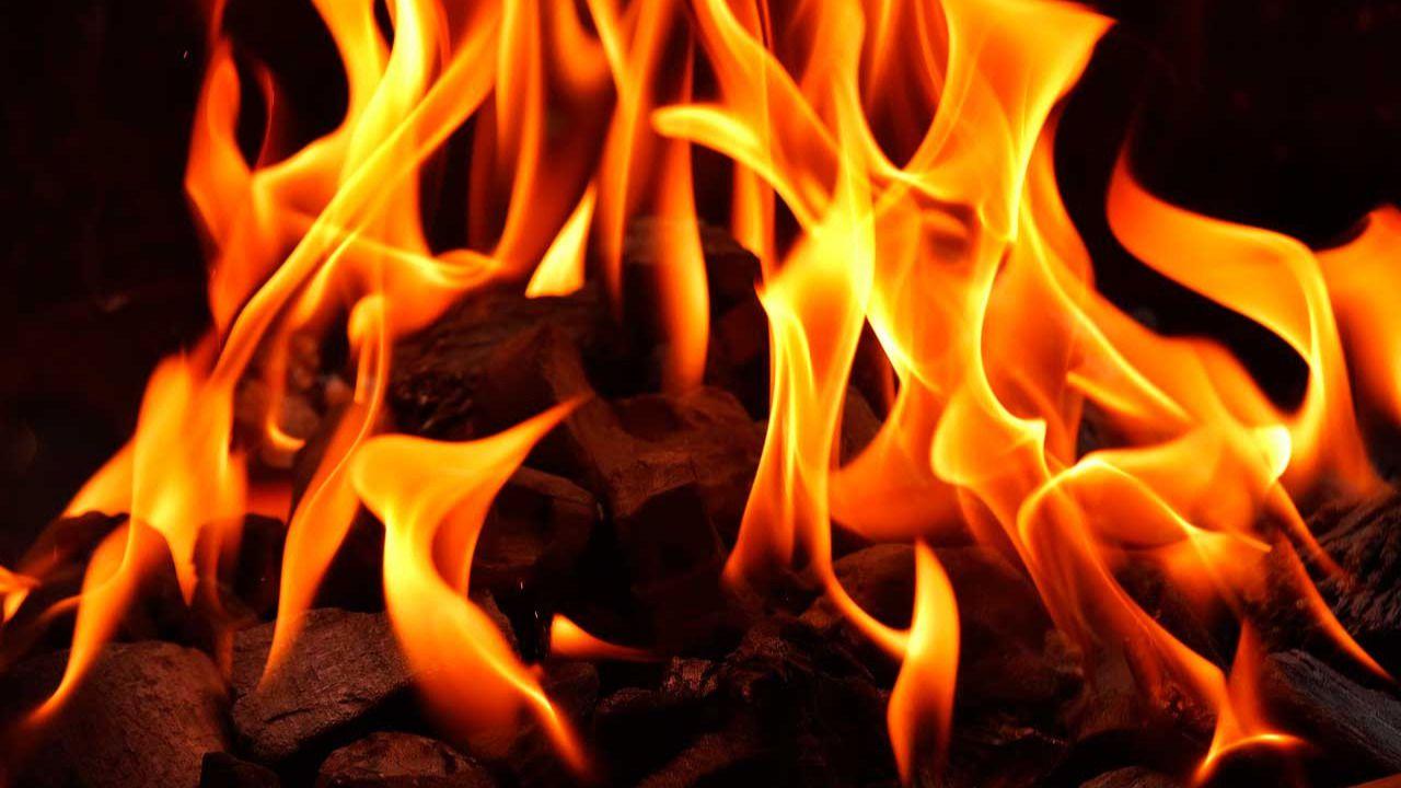 Sant Joan és nit de foc, i d'aigua Sant Joan és nit de foc, i d'aigua
