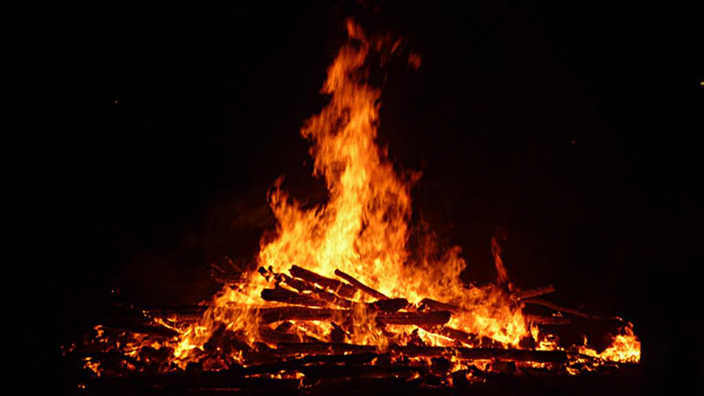 El foc és el gran protagonista de la nit de Sant Joan El foc és el gran protagonista de la nit de Sant Joan