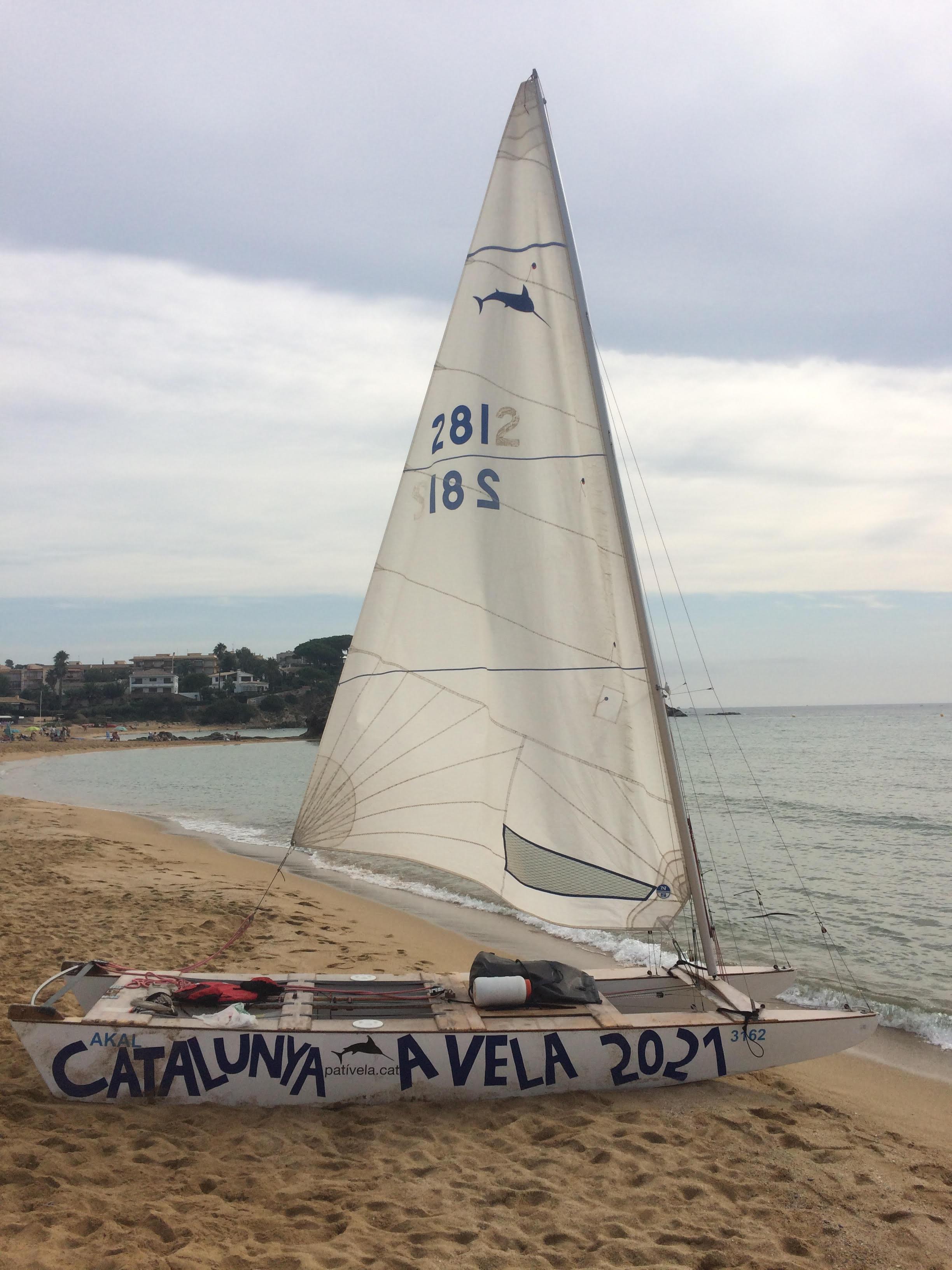 El patí de vela amb el qual Romaní va fer el recorregut. FOTO: Cedida/D.R.