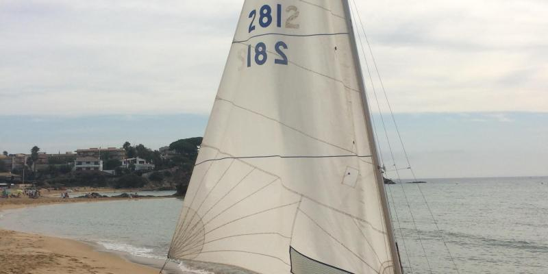 El patí de vela amb el qual Romaní va fer el recorregut. FOTO: Cedida/D.R.