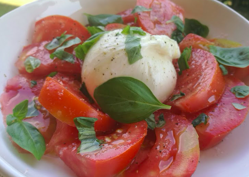 Amanida de tomàquet i burrata