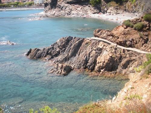 Les Tres Platgetes, a Portbou Les Tres Platgetes, a Portbou