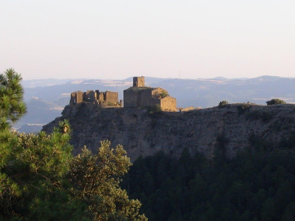 Castell de Lladurs - Turisme Solsonès Castell de Lladurs - Turisme Solsonès