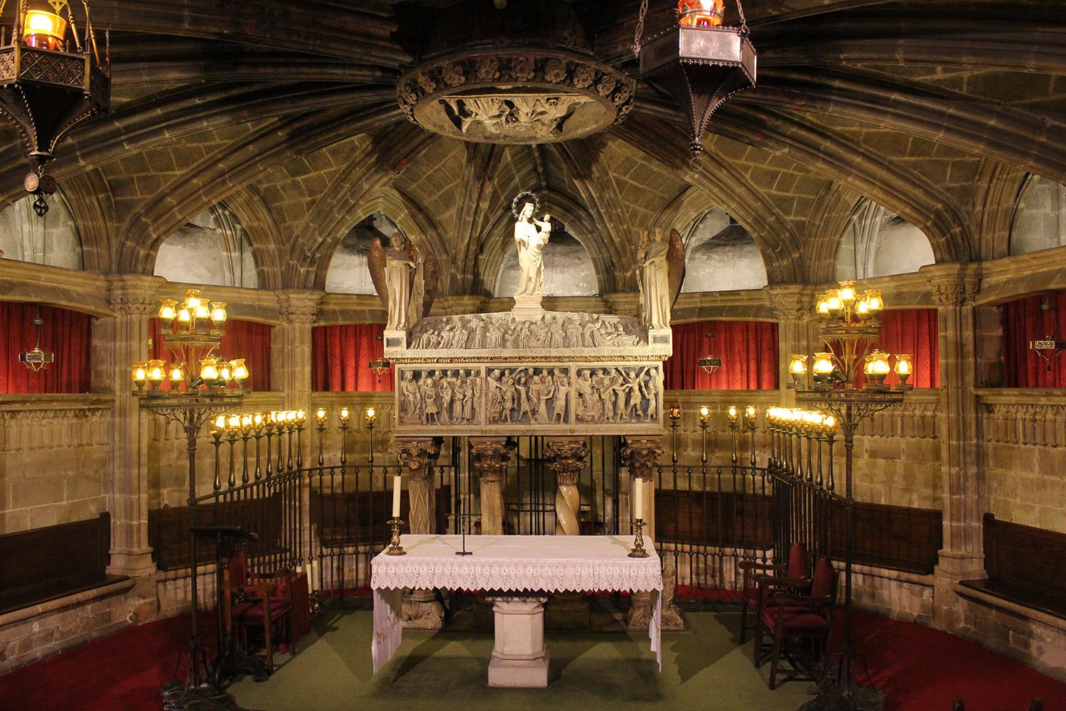 Sepulcre de Santa Eulalia a la Catedral de Barcelona FOTO Catedral de Barcelona Sepulcre de Santa Eulalia a la Catedral de Barcelona FOTO Catedral de Barcelona
