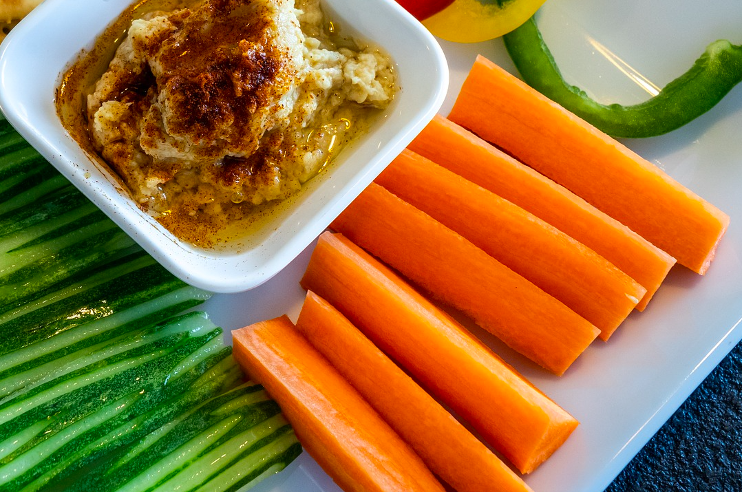 Hummus de cigrons amb crudités