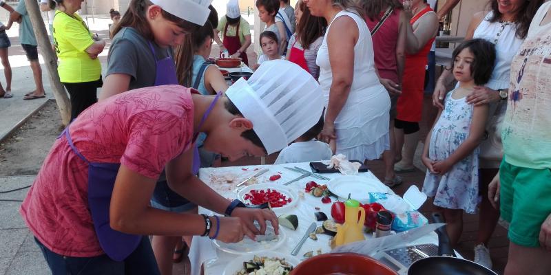 Diada de la Samfaina i el Pinxo Vinyolenc a Vinyols i Els Arcs FOTO La Guia de Reus Diada de la Samfaina i el Pinxo Vinyolenc a Vinyols i Els Arcs FOTO La Guia de Reus