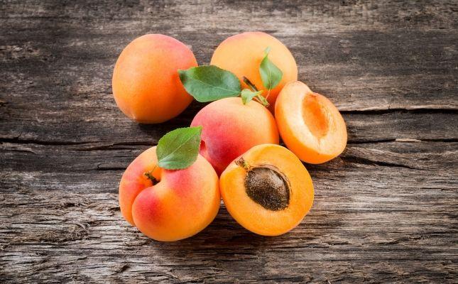 Pel juny, l'albercoc, en vuit dies és groc