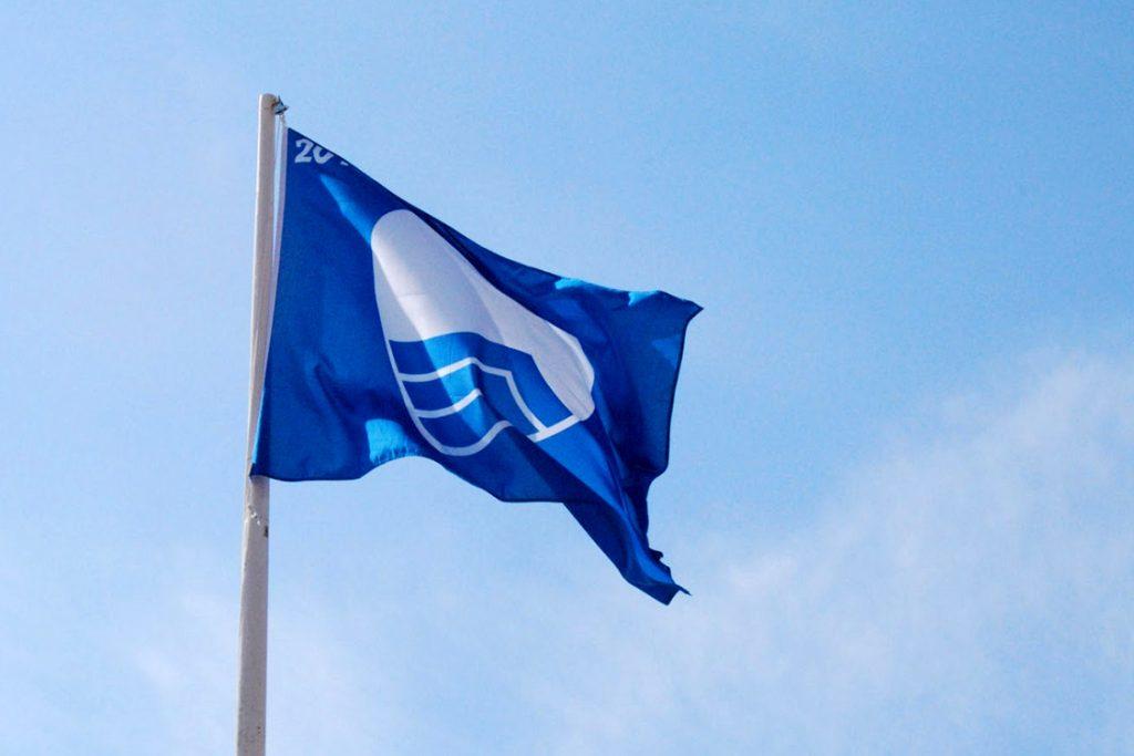 La Bandera Blava oneja en 95 platges catalanes aquest 2024