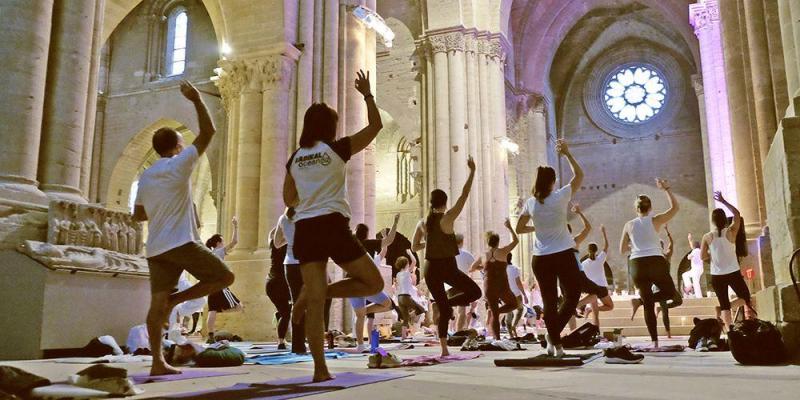 Ioga a la seu Vella de Lleida Ioga a la seu Vella de Lleida