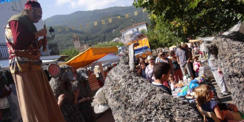 Fira del Joc i Productes de la Terra a les Planes d'Hostoles FOTO Ajuntament de Les Planes d'Hostoles Fira del Joc i Productes de la Terra a les Planes d'Hostoles FOTO Ajuntament de Les Planes d'Hostoles
