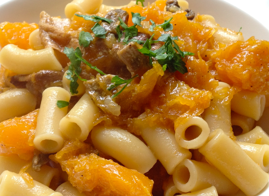 Pasta amb salsa de carbassa i bolets