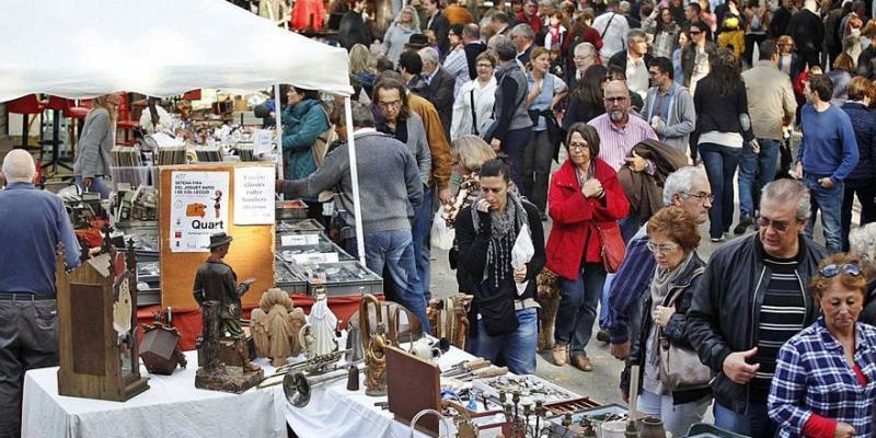 Feria Mercado de productos artesanos del puente de Piedra en Girona