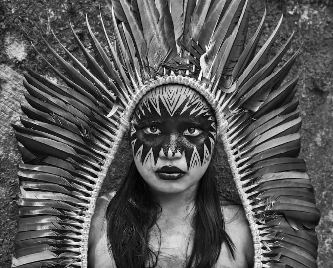 Dona indígena yawanawá. Estat d'Acre, el Brasil, 2016 FOTO amazoniasebastiaosalgado.com Dona indígena yawanawá. Estat d'Acre, el Brasil, 2016 FOTO amazoniasebastiaosalgado.com