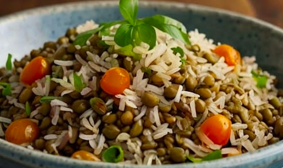 Amanida de llenties i arròs integral