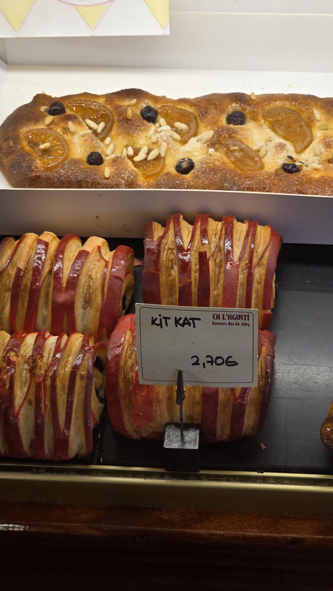 Mostrador de Ca l'Agustí amb productes de forn